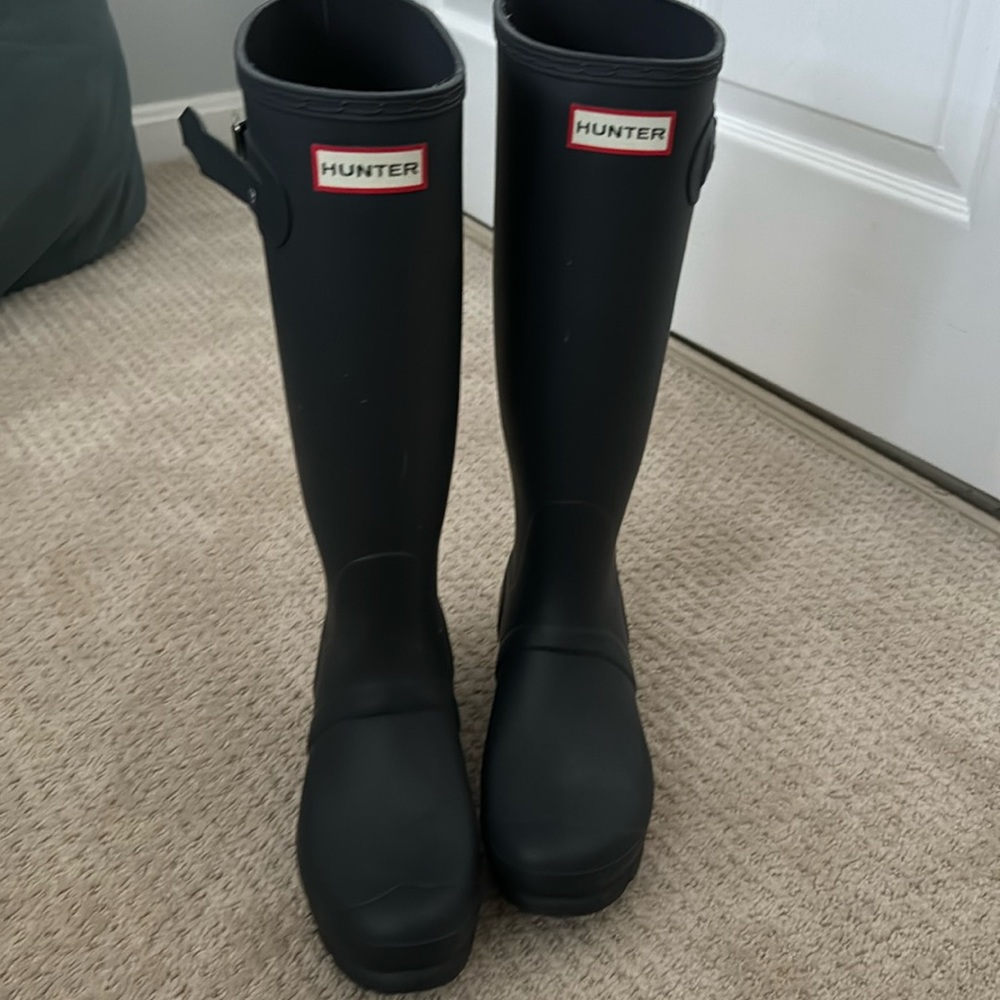 Excellent condition hunter navy blue matte boots